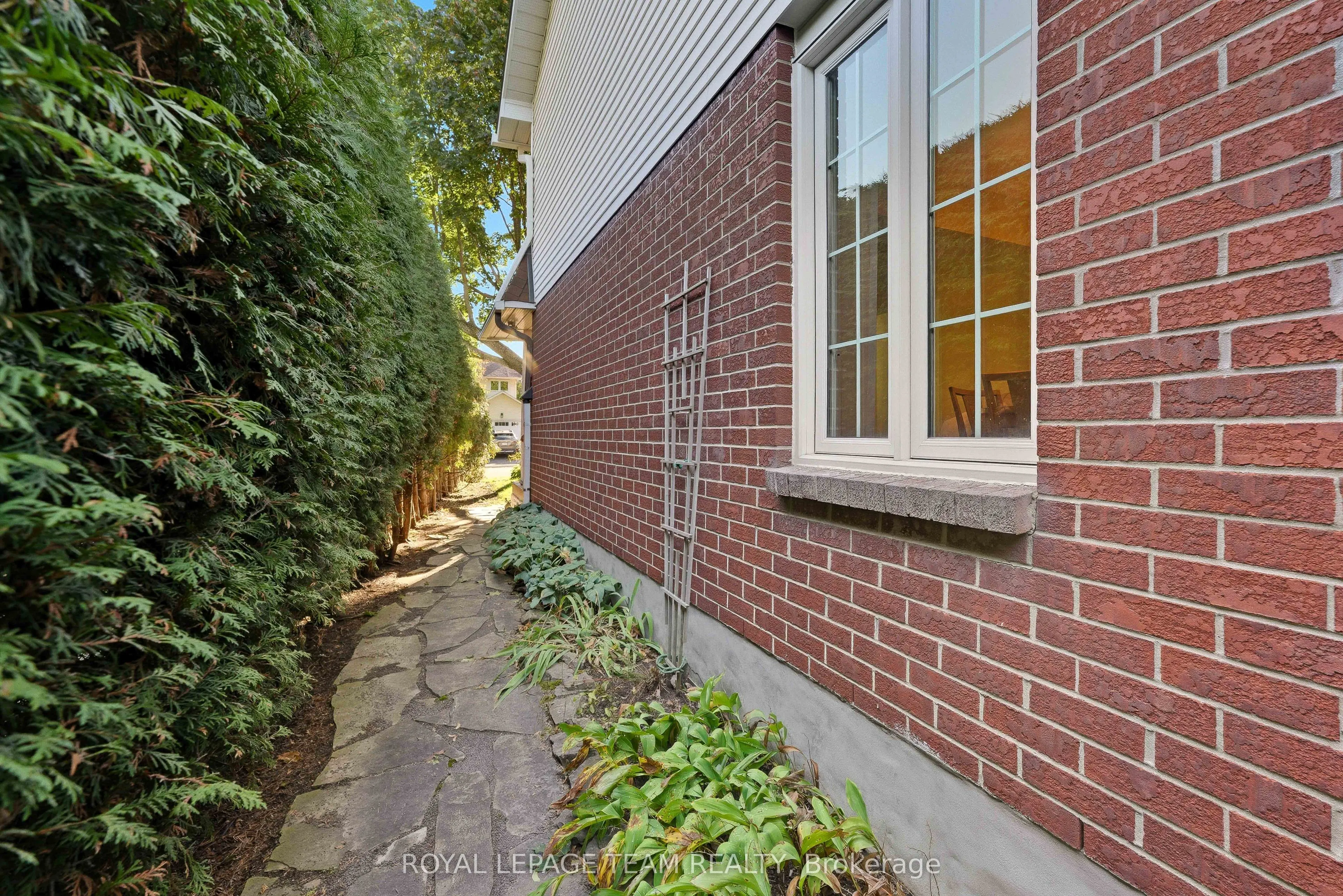 54 Pickwick Drive