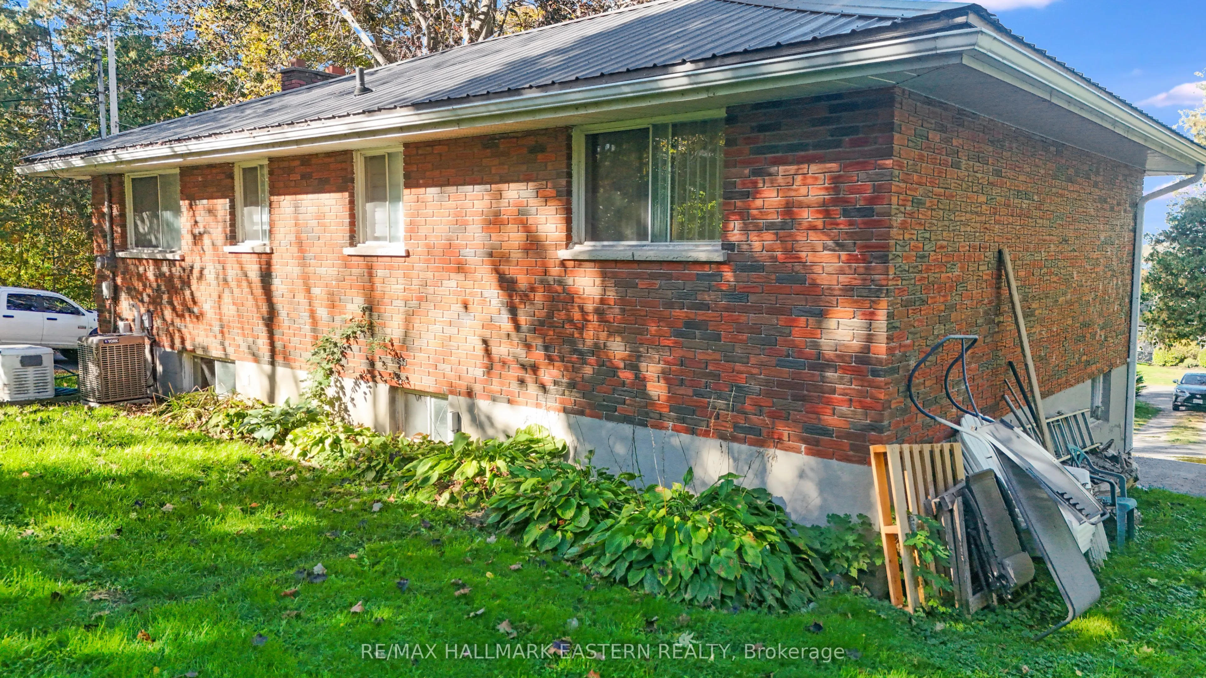 1013 Nicholl's Boulevard