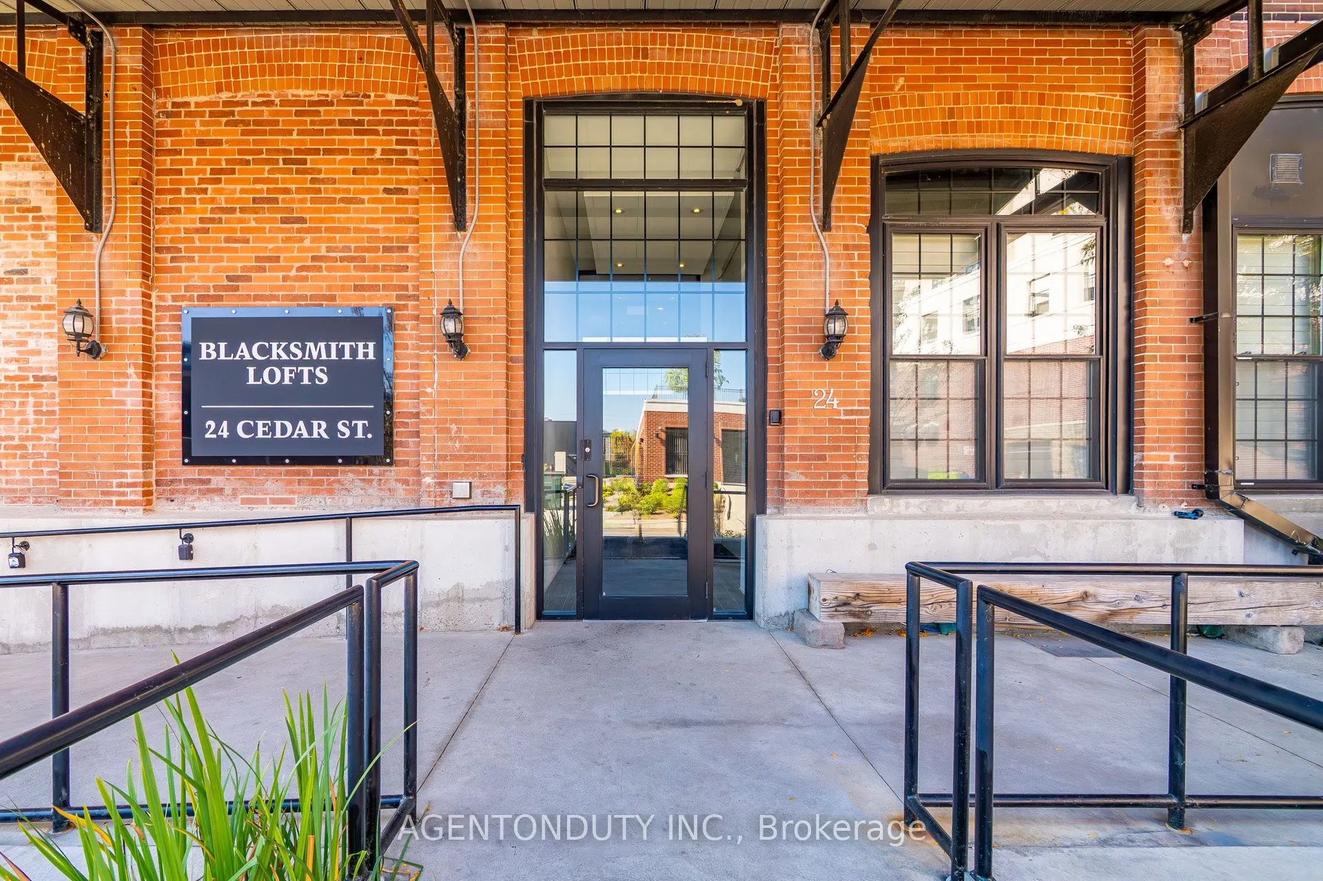 24 Cedar Street, #101