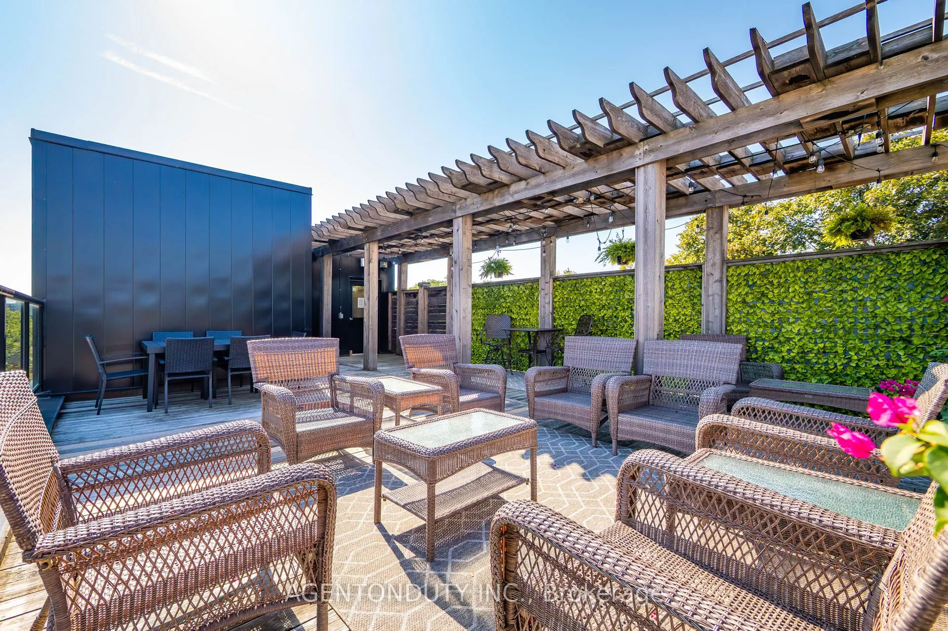 24 Cedar Street, #101