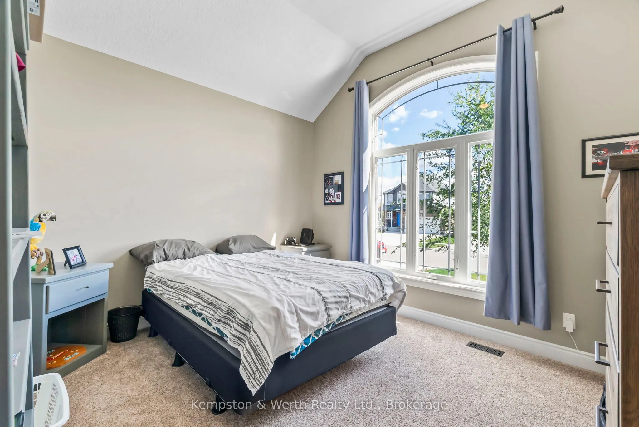 86 Forbes Crescent