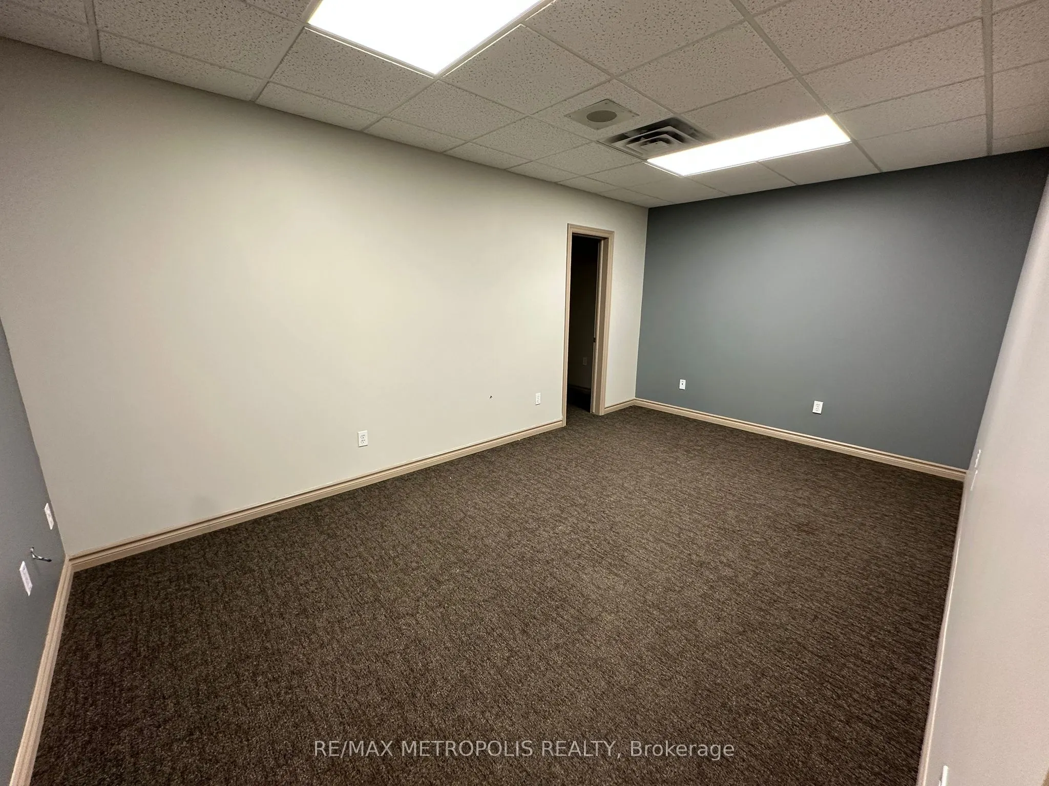 499 Dundas Street W, #5