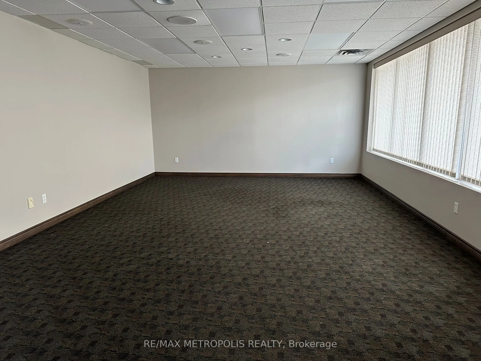 499 Dundas Street W, #5