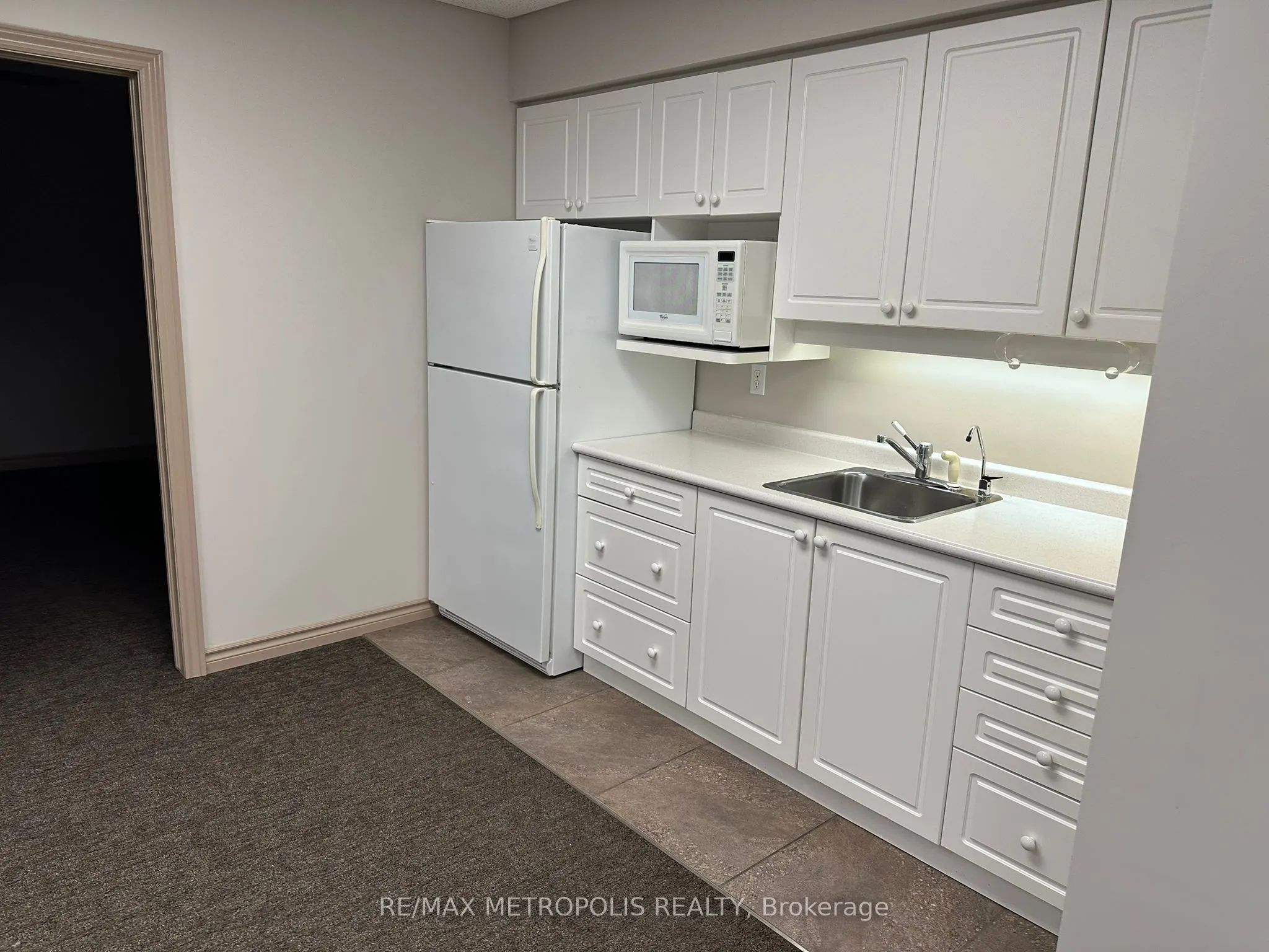 499 Dundas Street W, #5