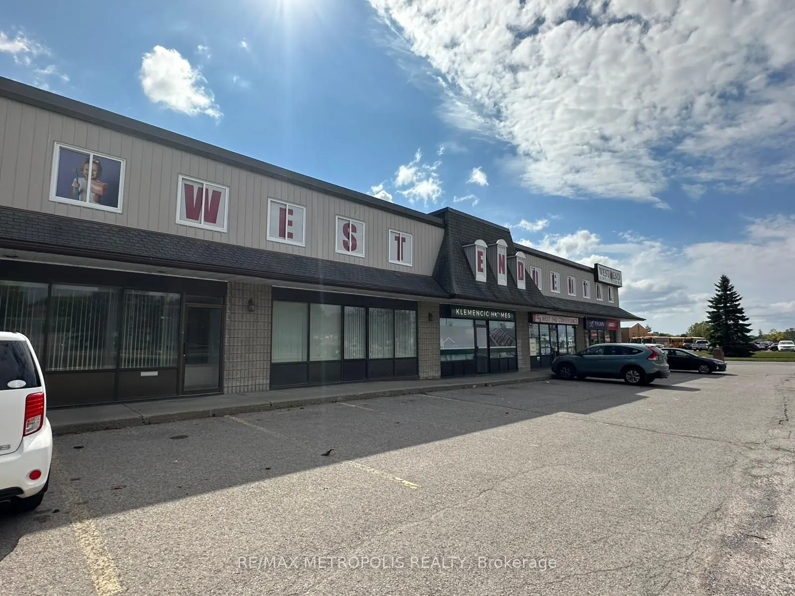 499 Dundas Street W, #5
