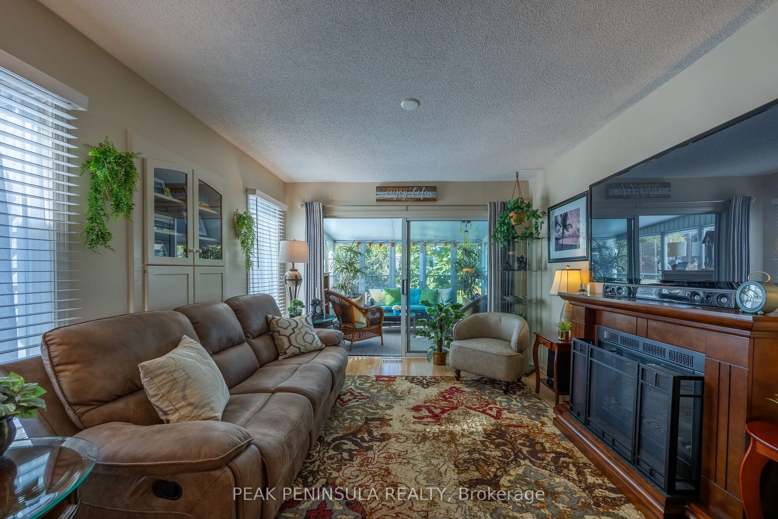 18 Long Point Boulevard