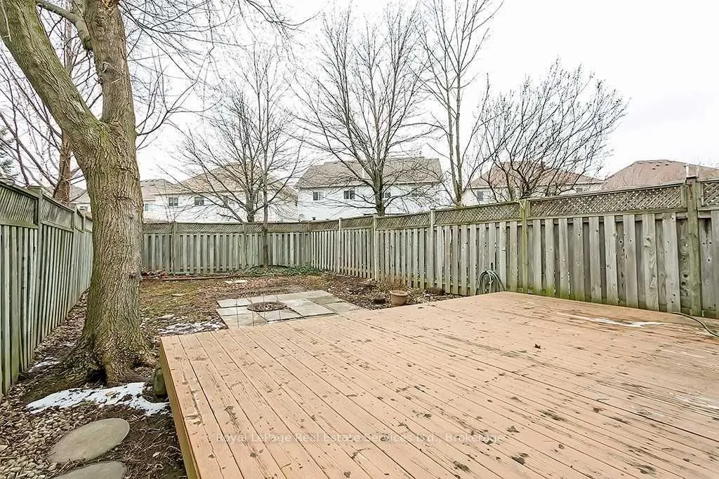 4 Thornlodge Drive