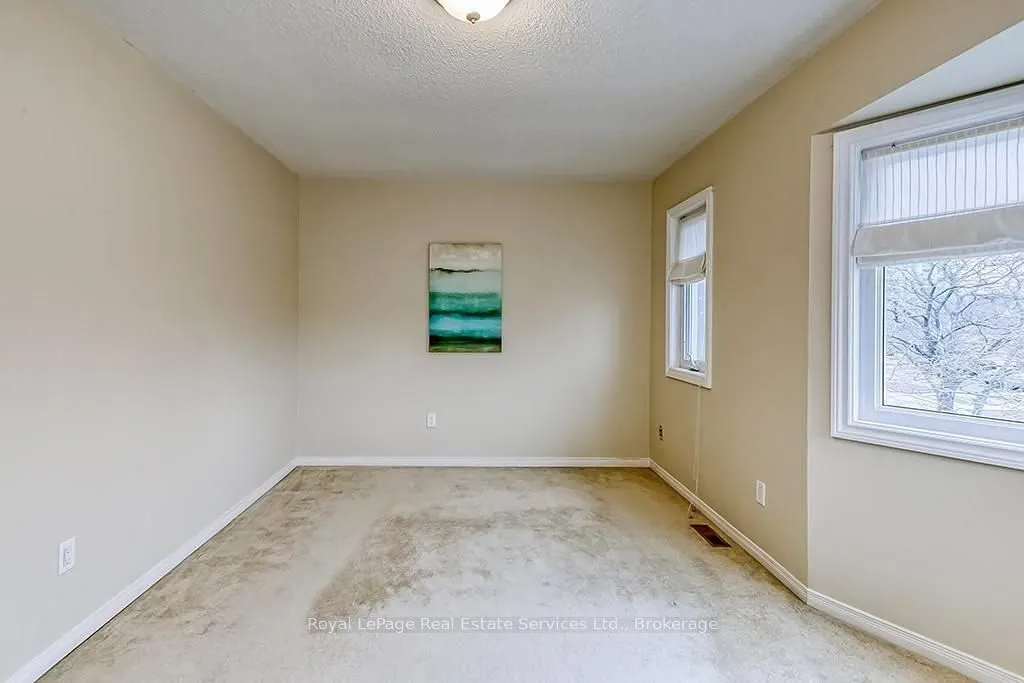 4 Thornlodge Drive