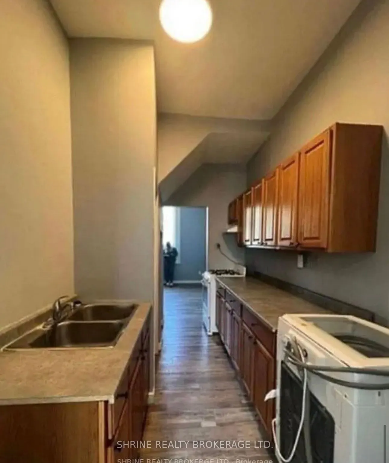 106 Kent Street W, #3