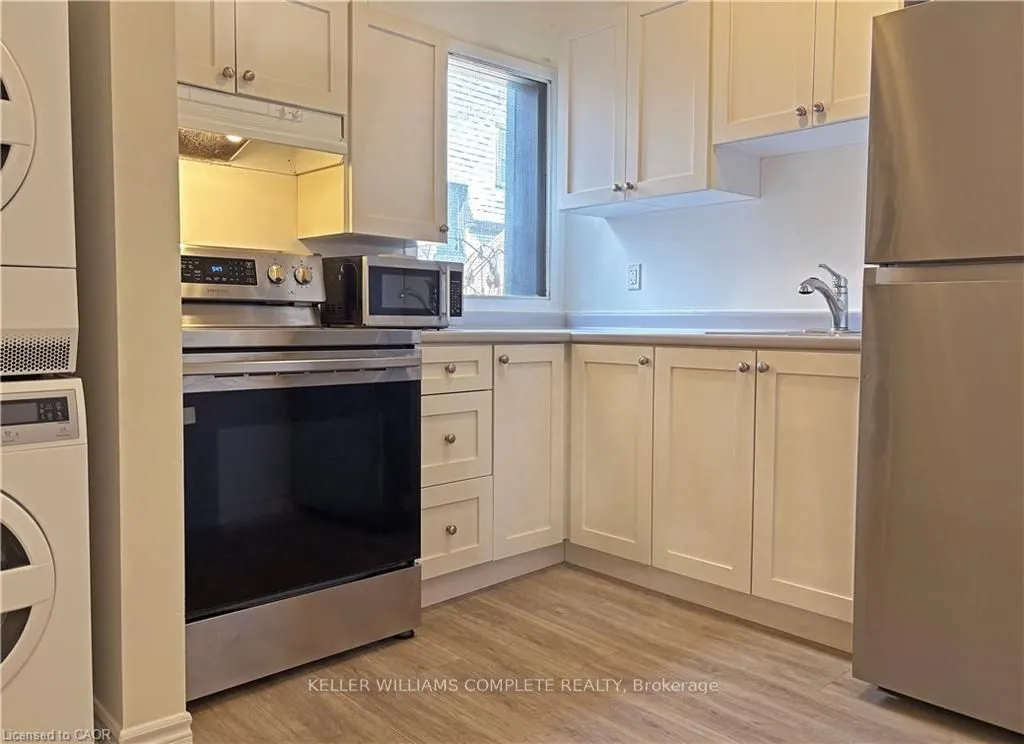 76 Wentworth Street S, #2