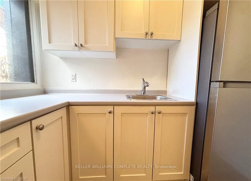 76 Wentworth Street S, #2