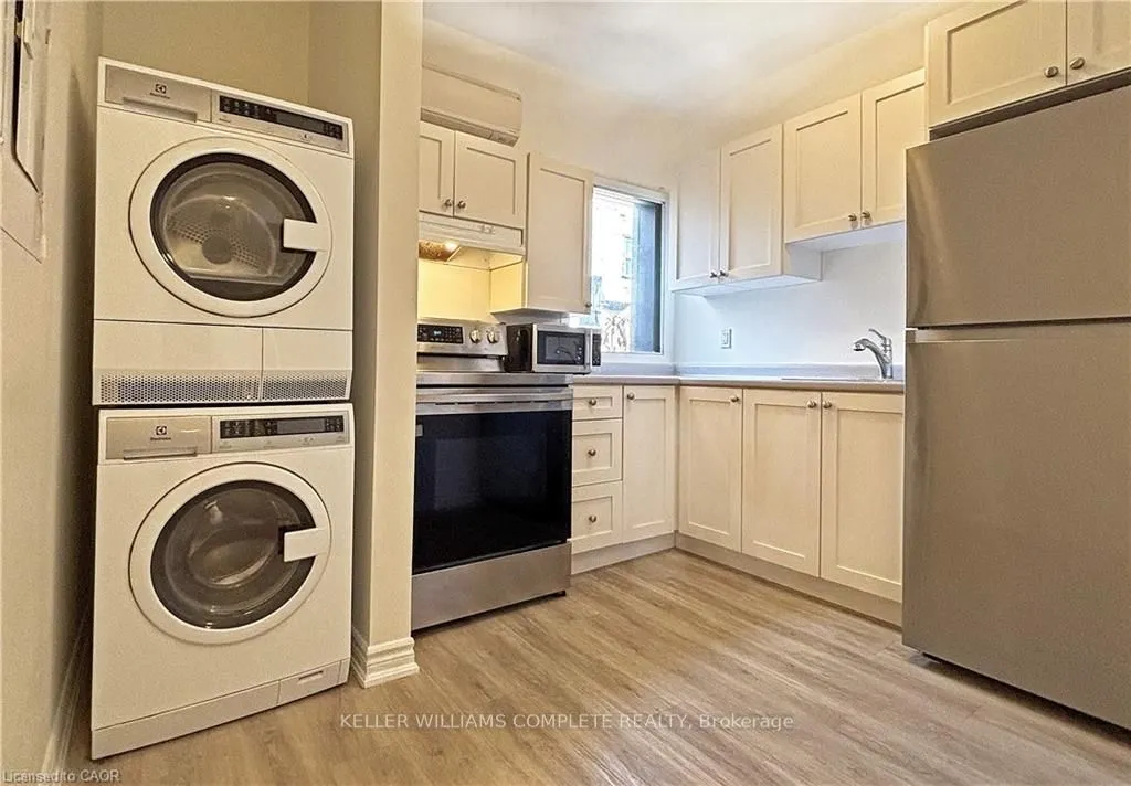 76 Wentworth Street S, #2