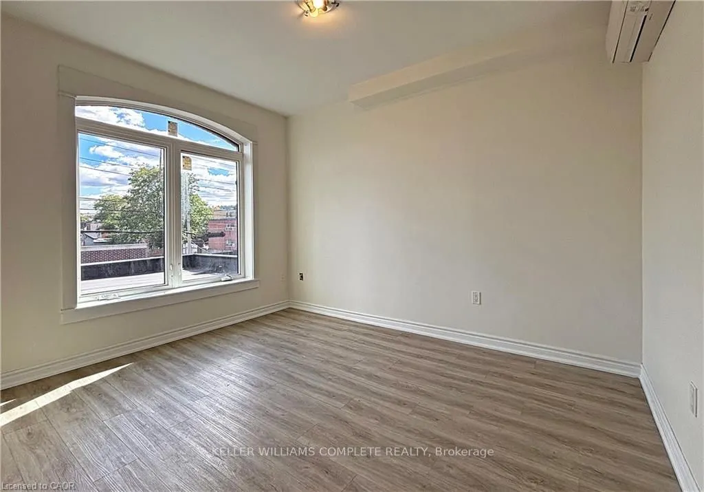 76 Wentworth Street S, #2