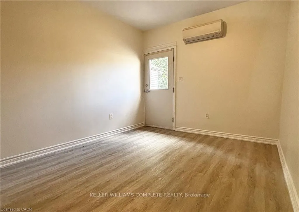 76 Wentworth Street S, #2
