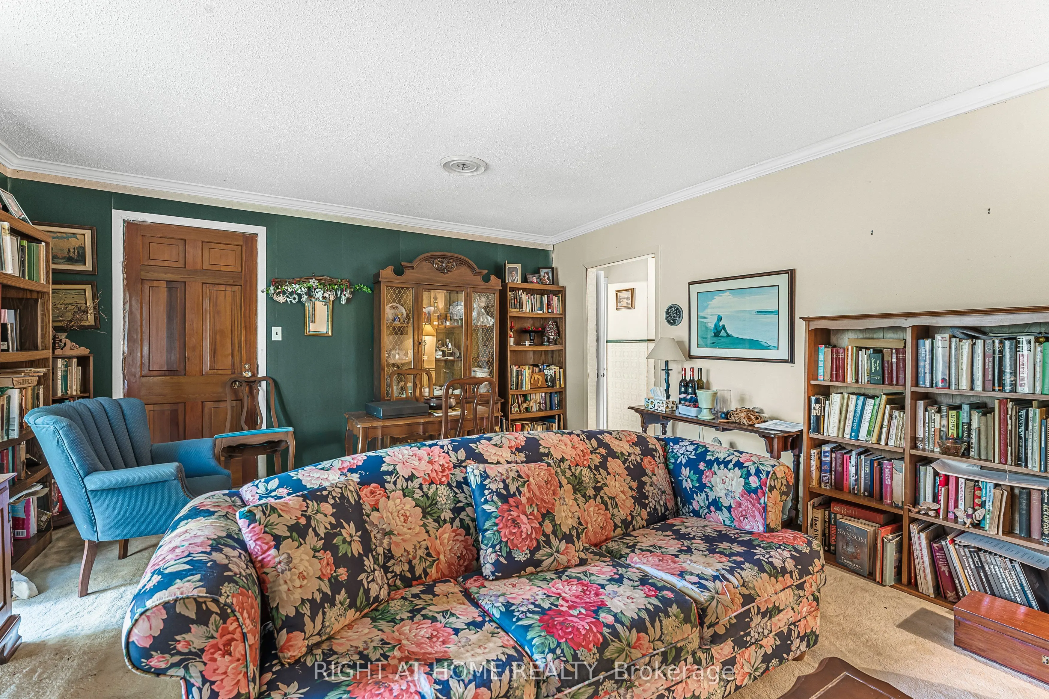 16 Wyckliffe Avenue