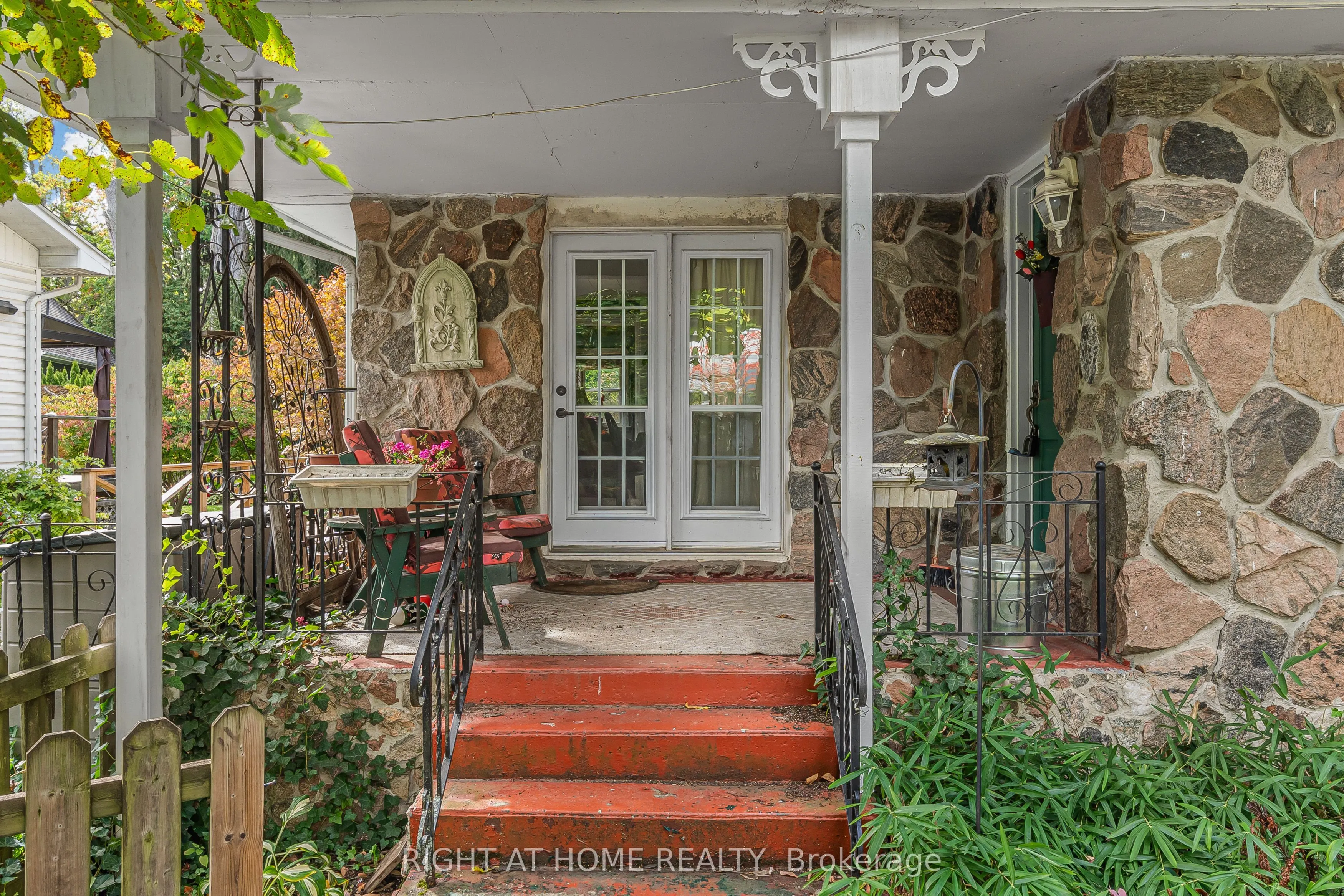 16 Wyckliffe Avenue