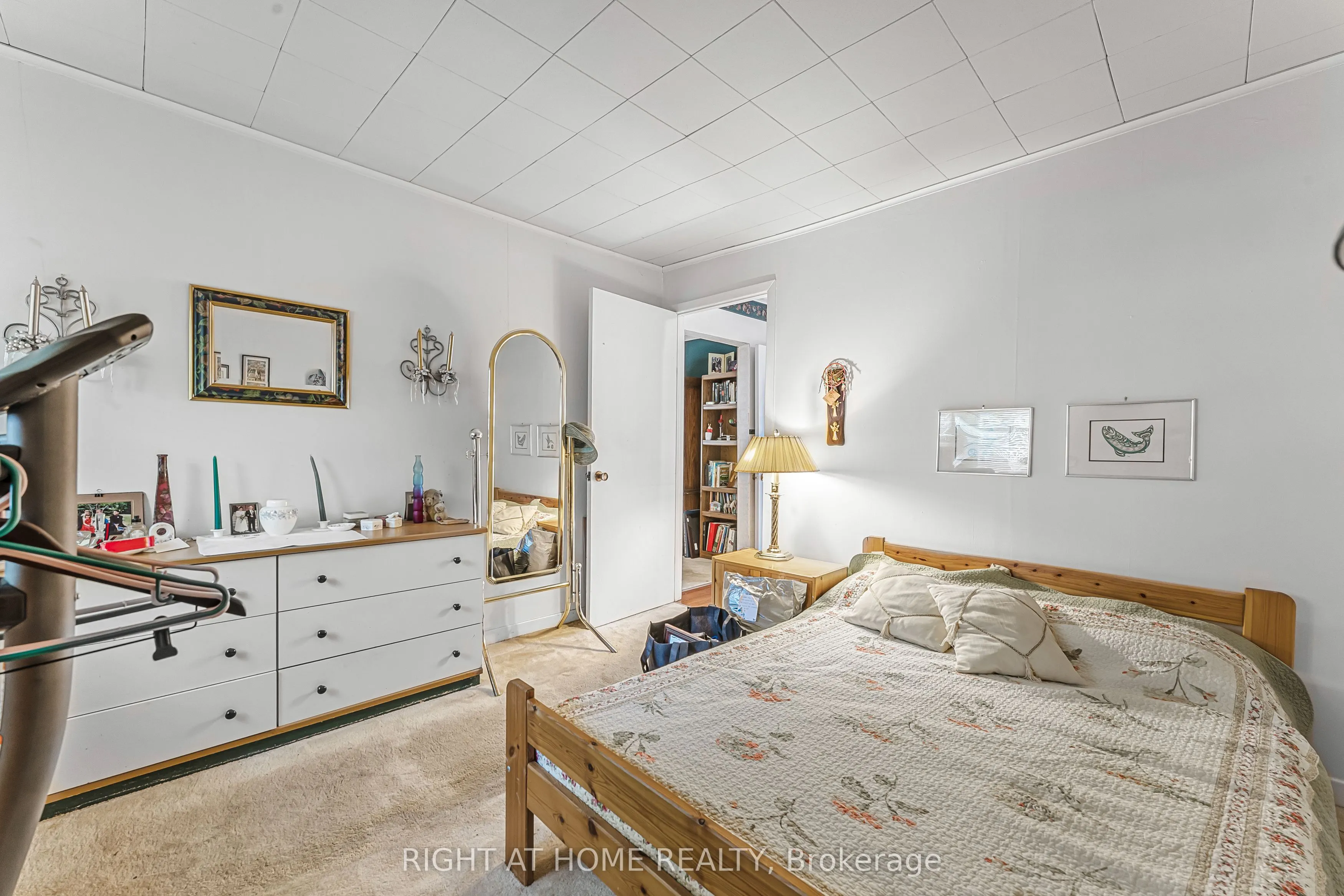 16 Wyckliffe Avenue