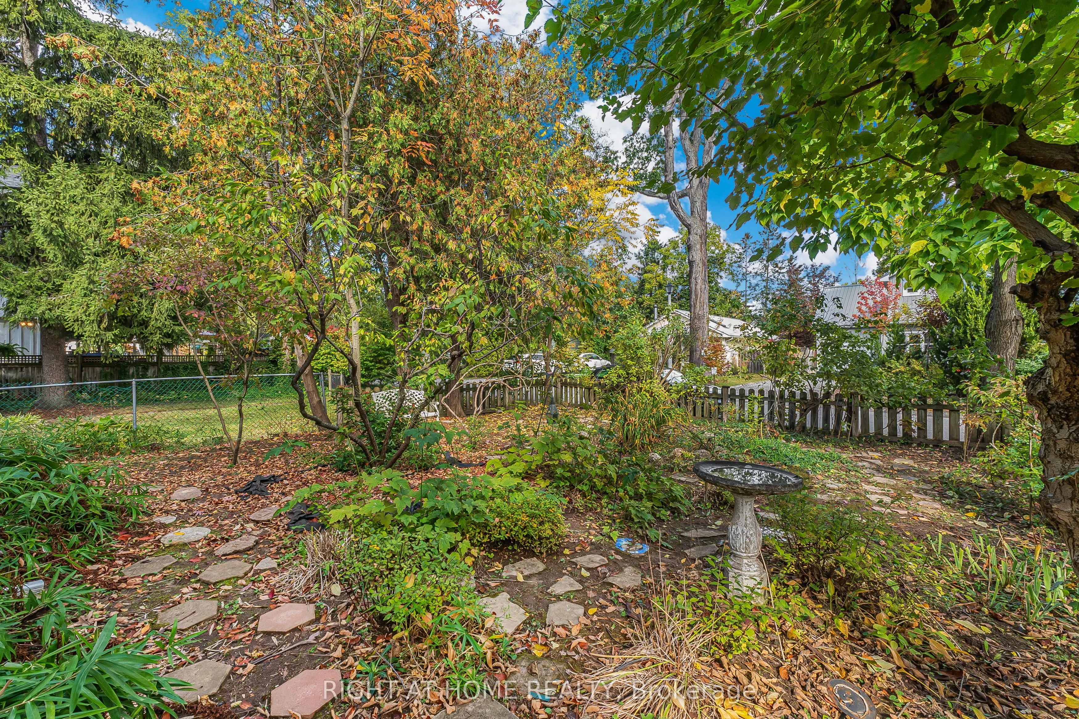 16 Wyckliffe Avenue