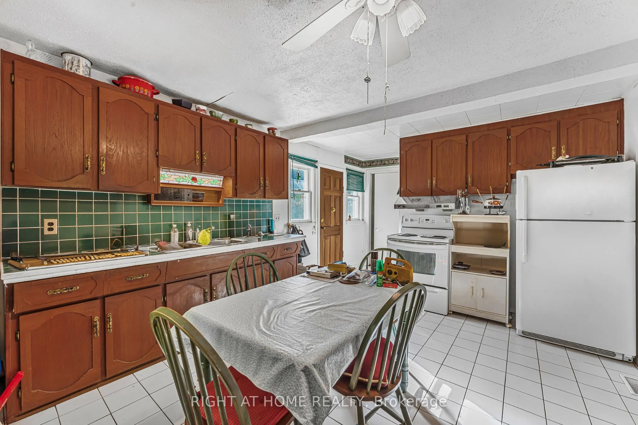 16 Wyckliffe Avenue