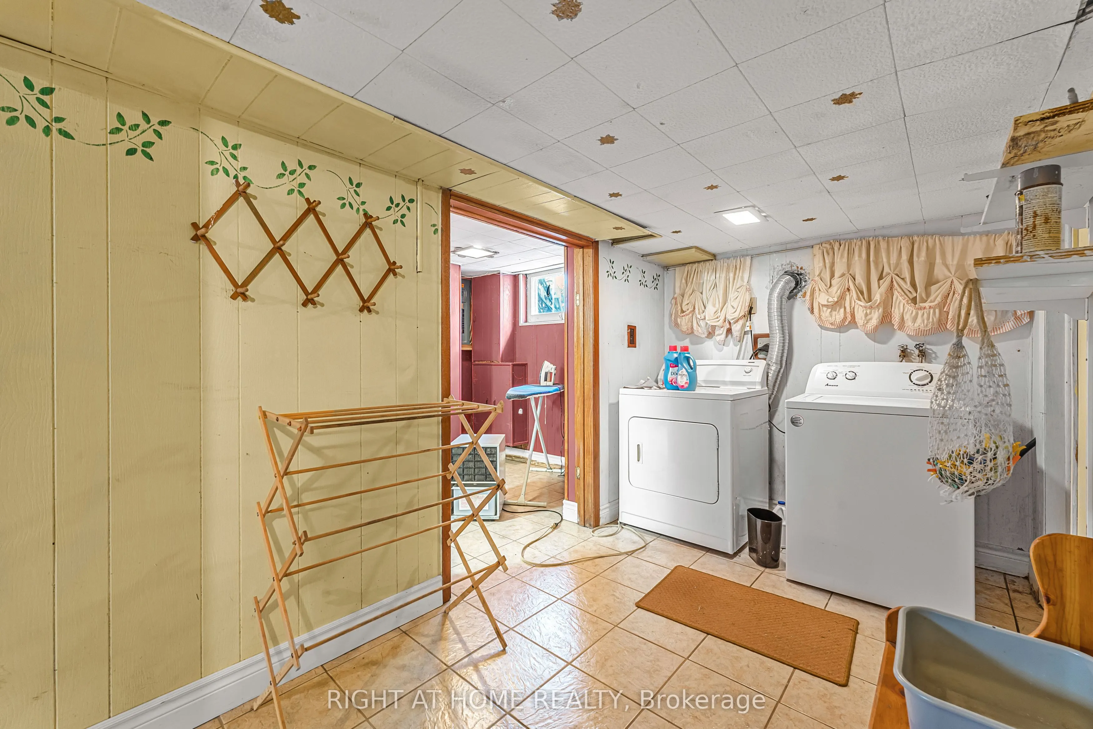 16 Wyckliffe Avenue