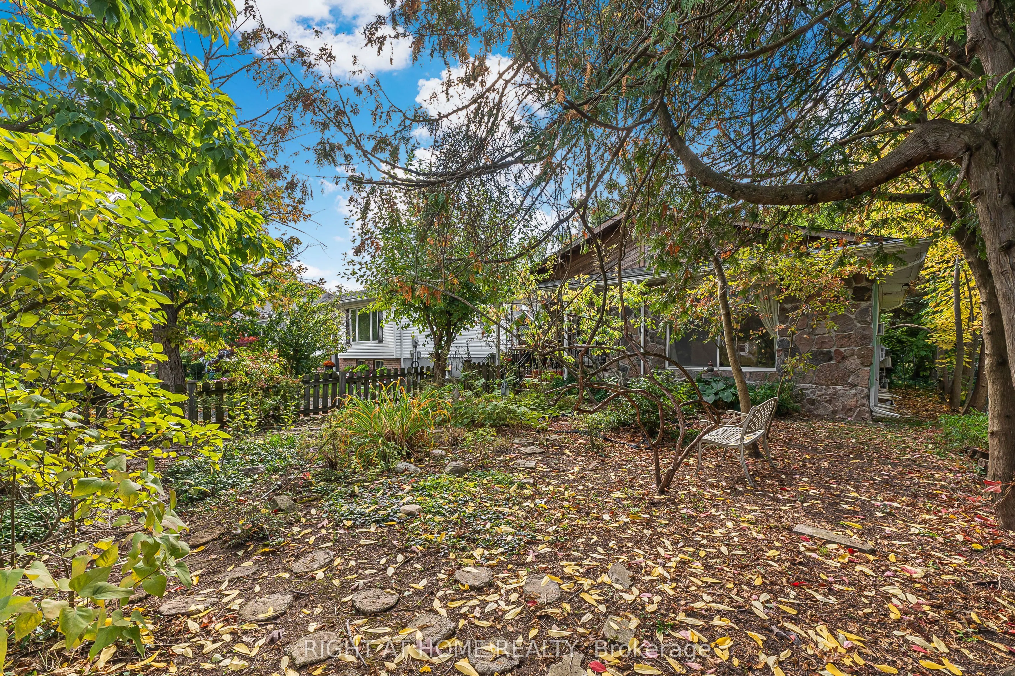 16 Wyckliffe Avenue