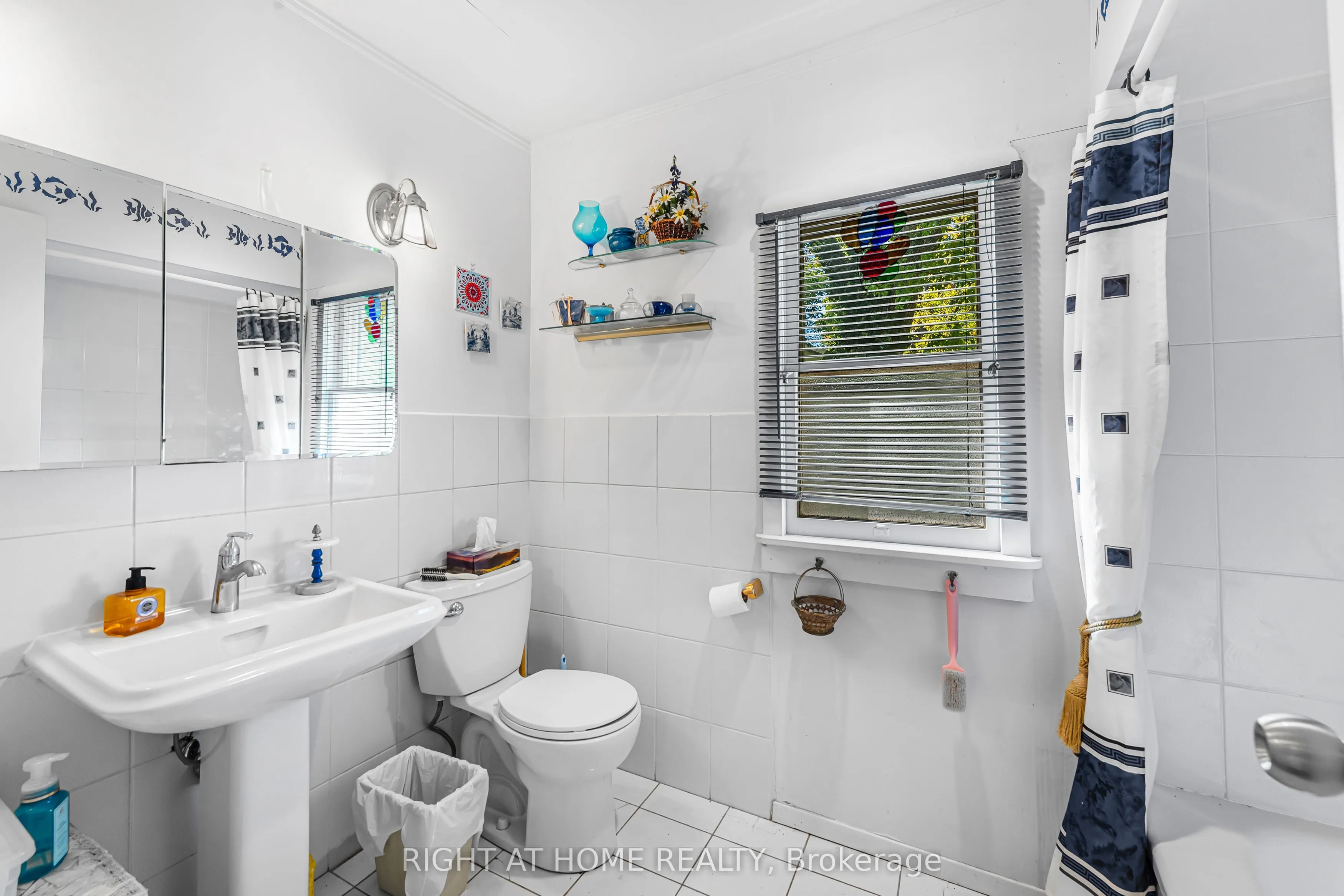 16 Wyckliffe Avenue