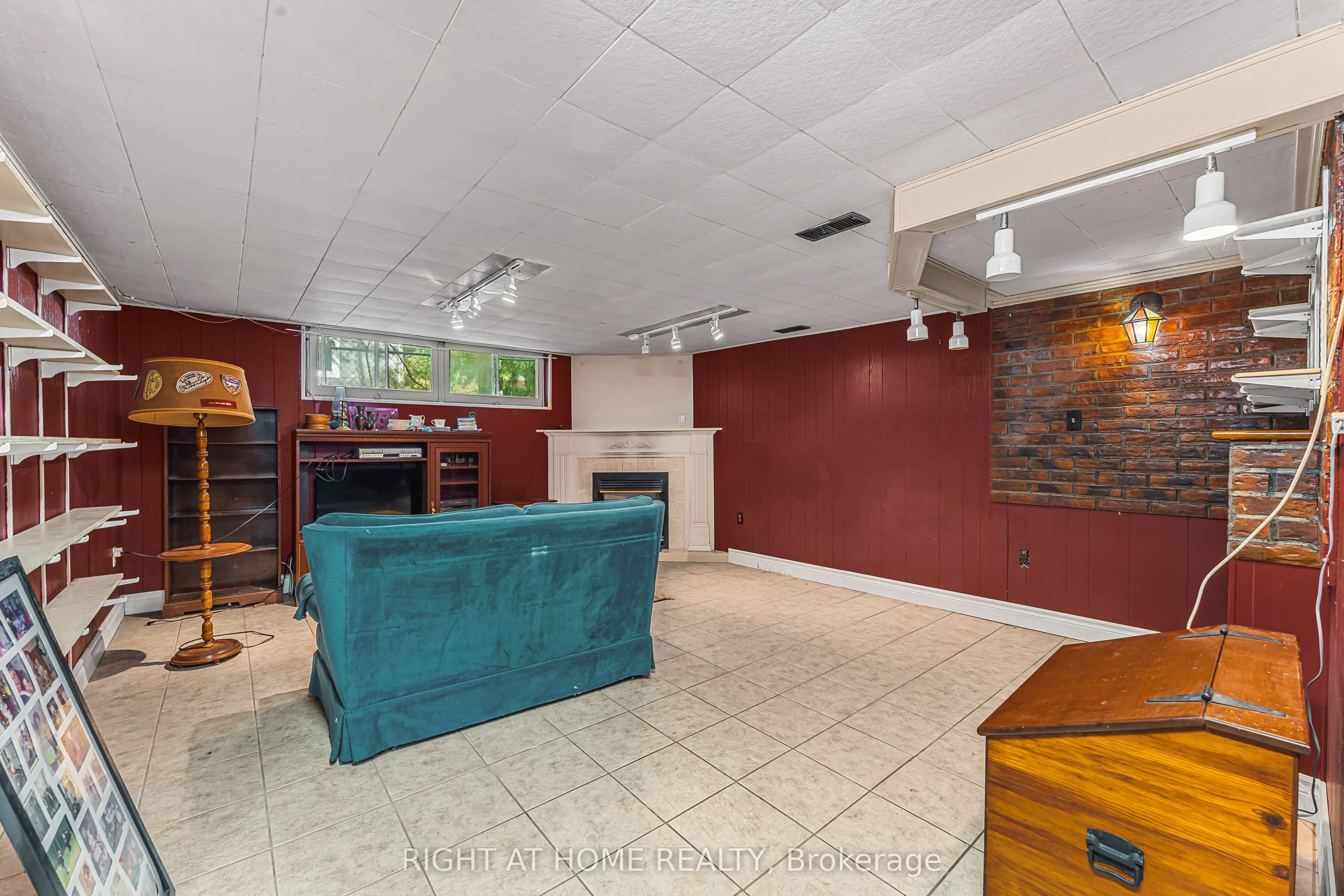 16 Wyckliffe Avenue