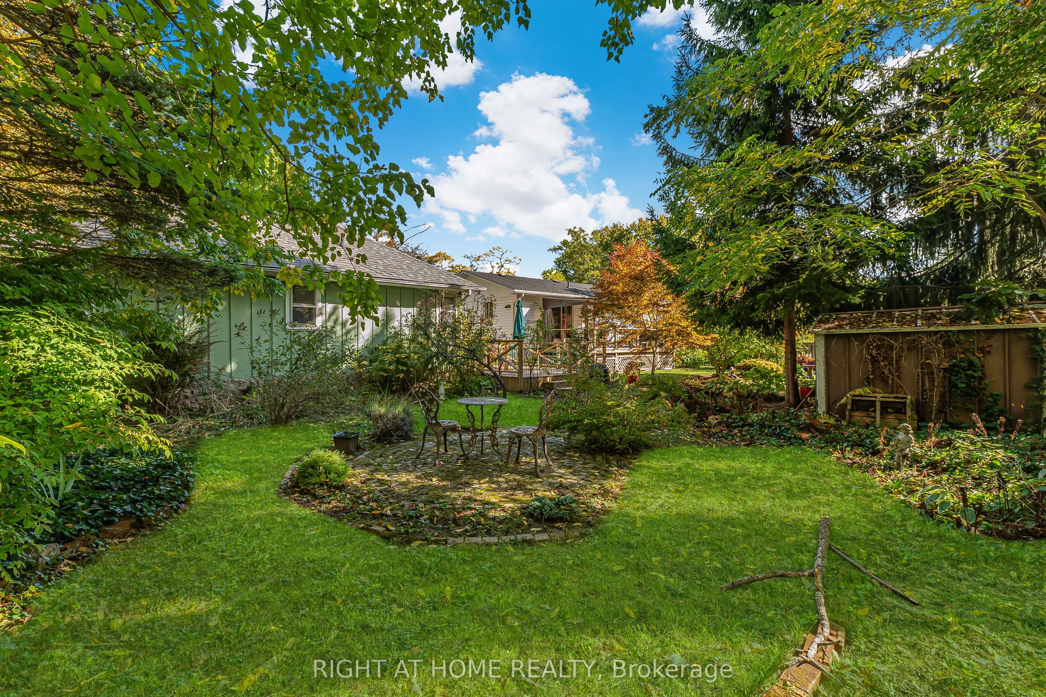16 Wyckliffe Avenue