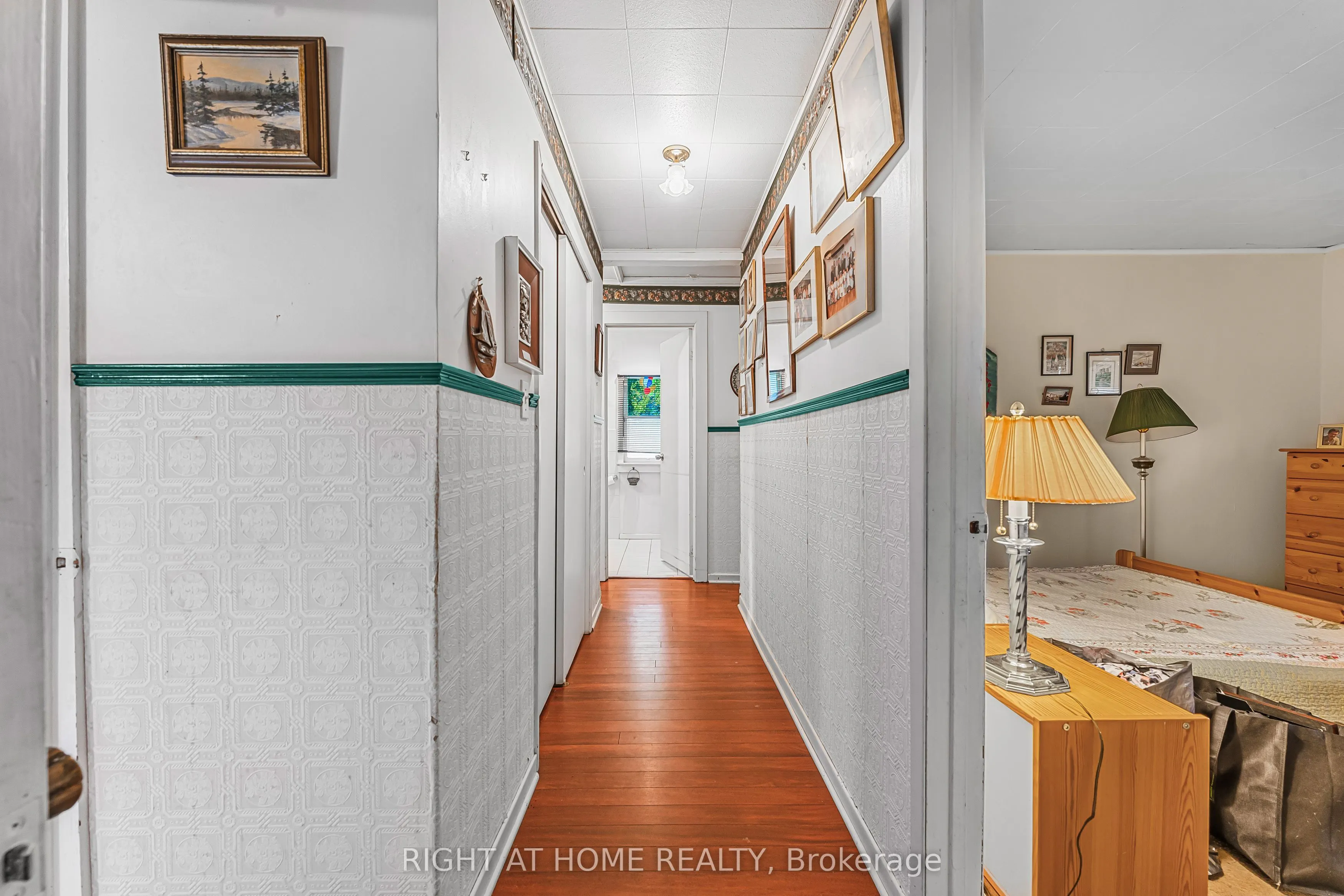 16 Wyckliffe Avenue