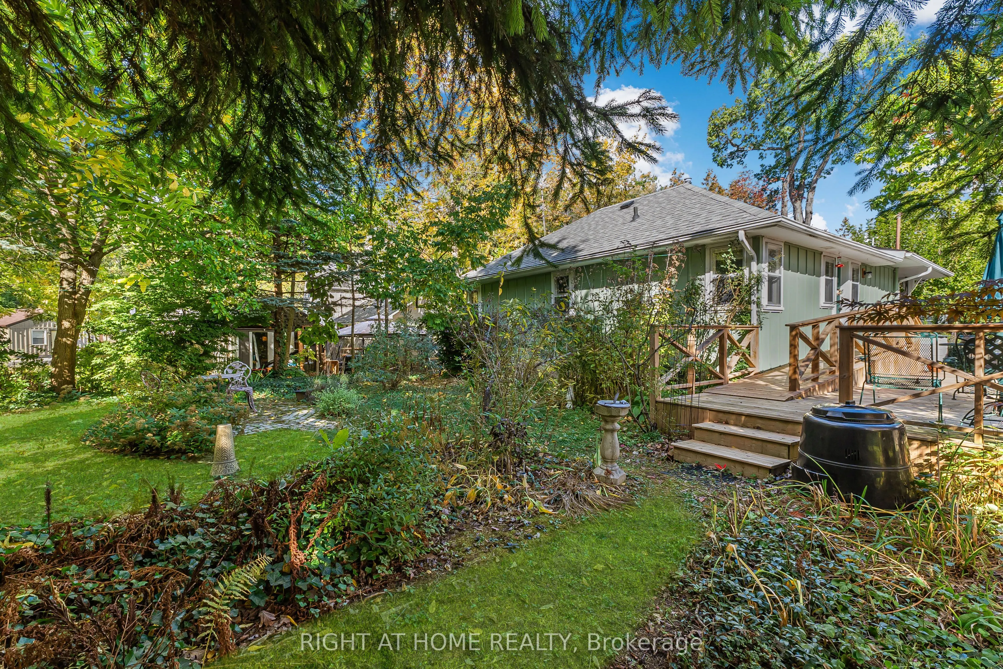 16 Wyckliffe Avenue