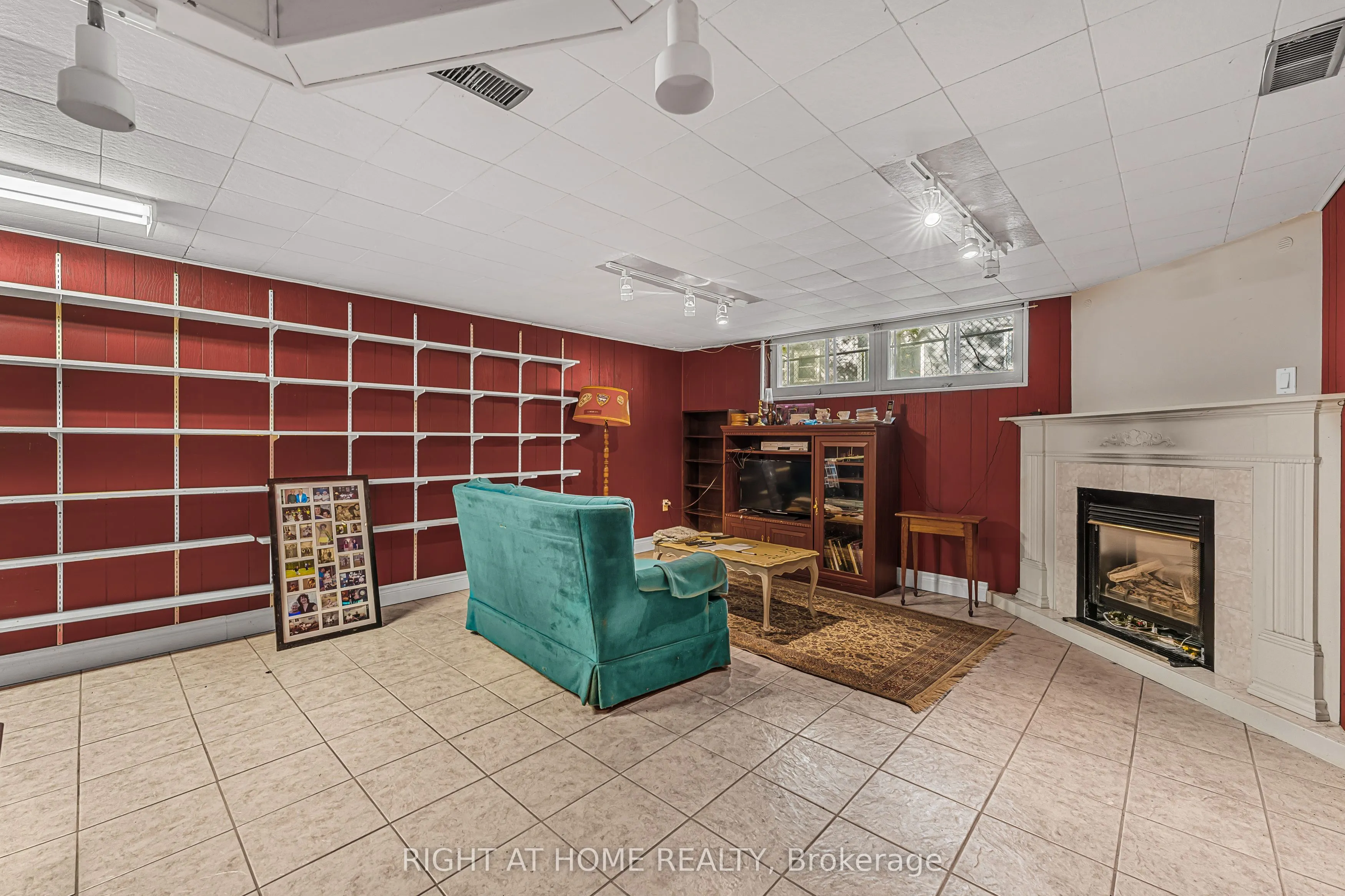 16 Wyckliffe Avenue