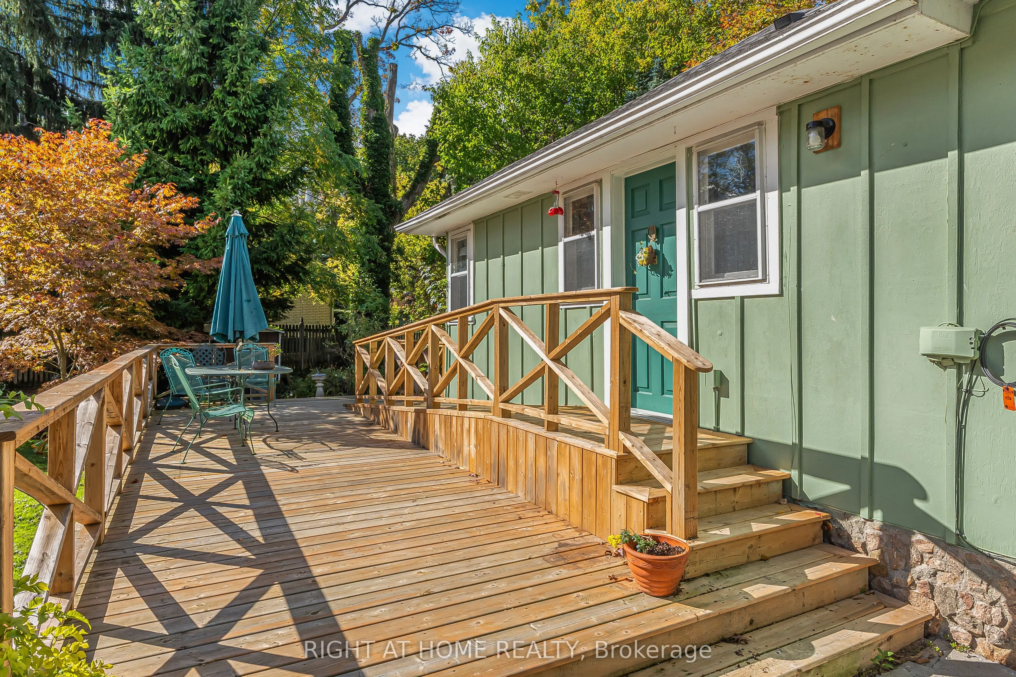 16 Wyckliffe Avenue