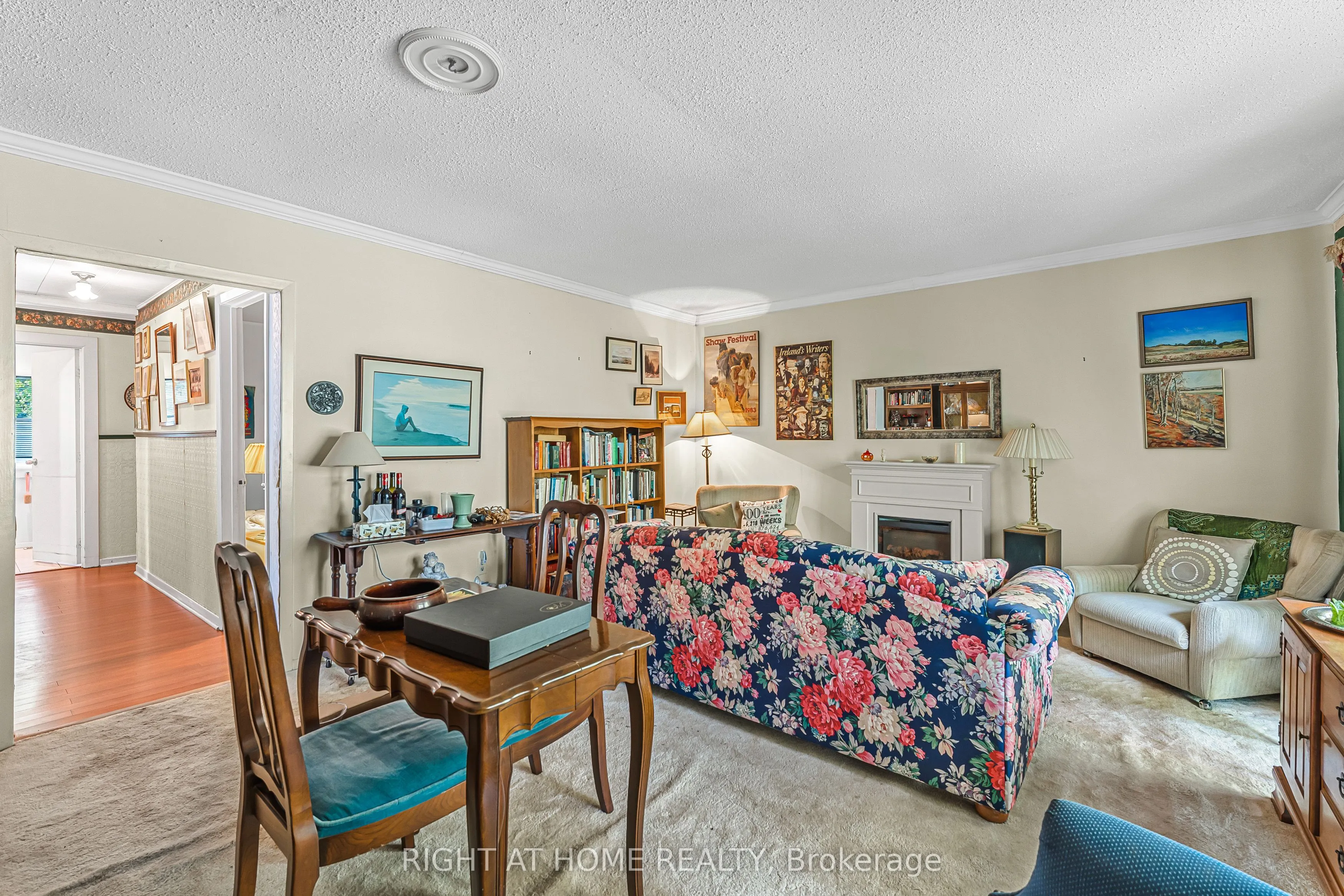 16 Wyckliffe Avenue