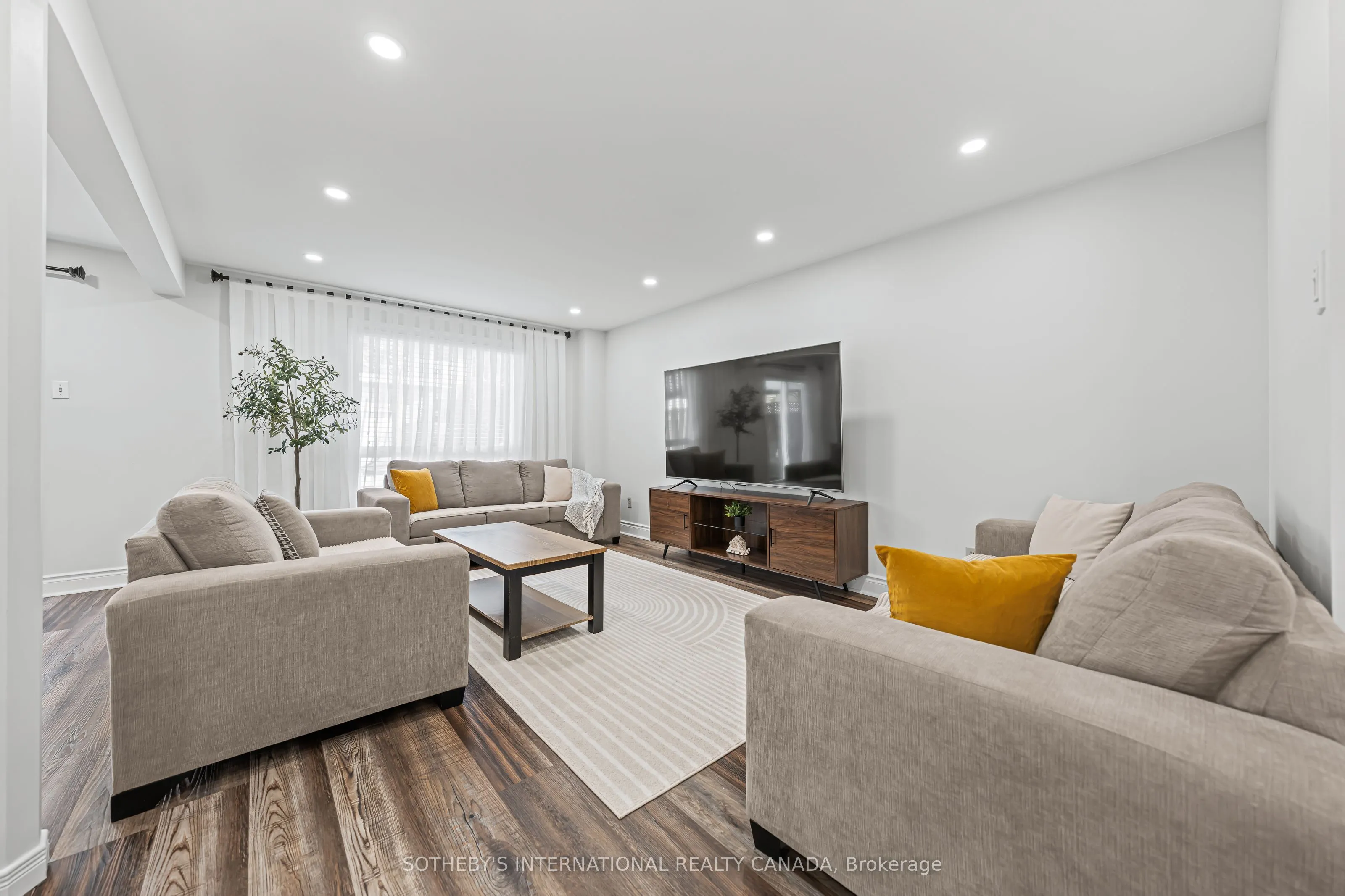 64 Glenbrook Crescent