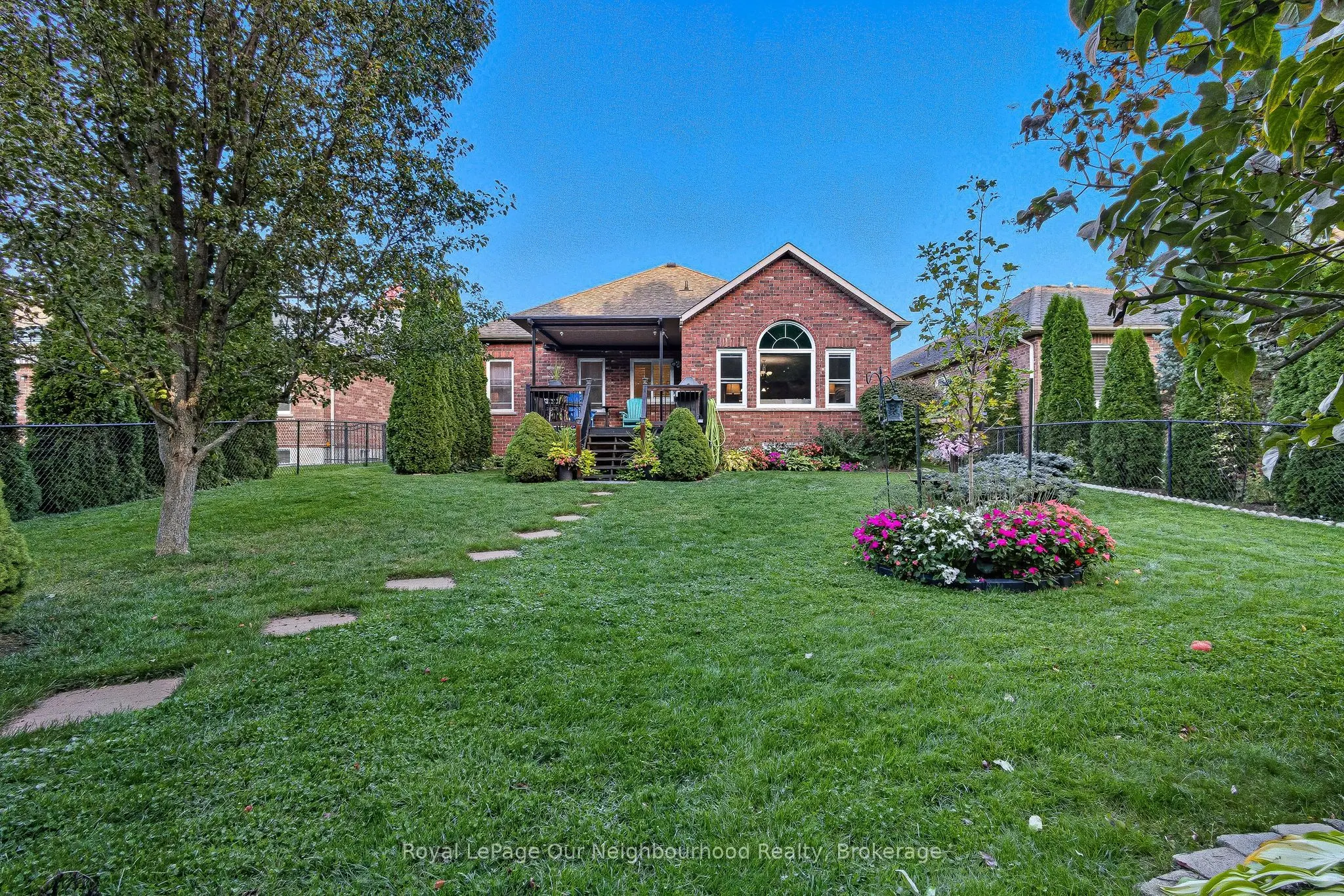 465 Foote Crescent