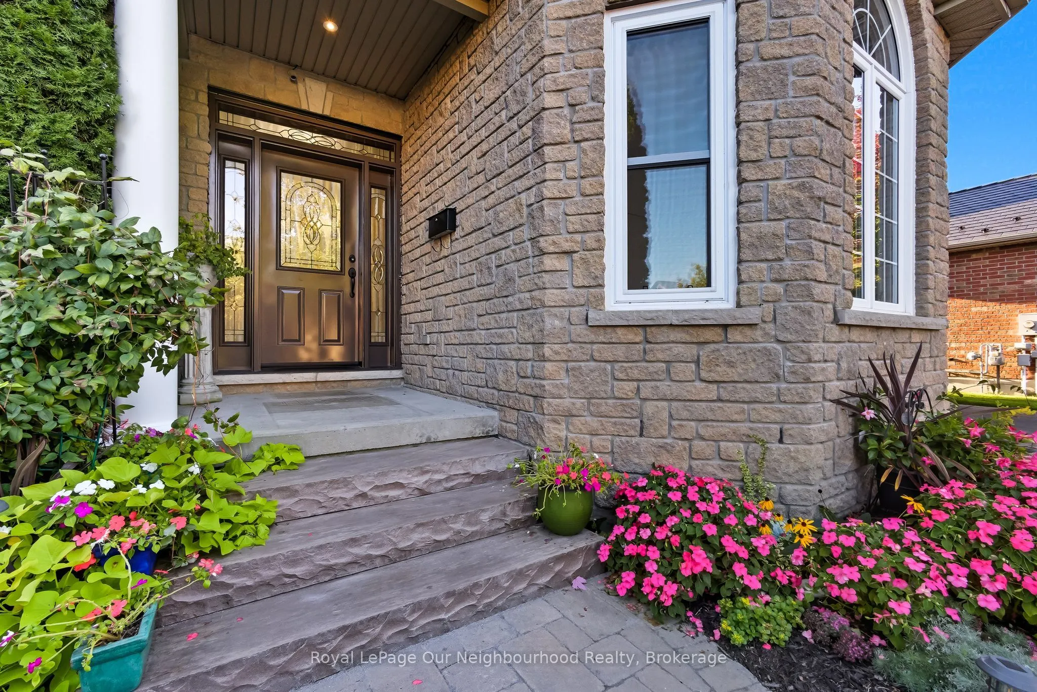 465 Foote Crescent