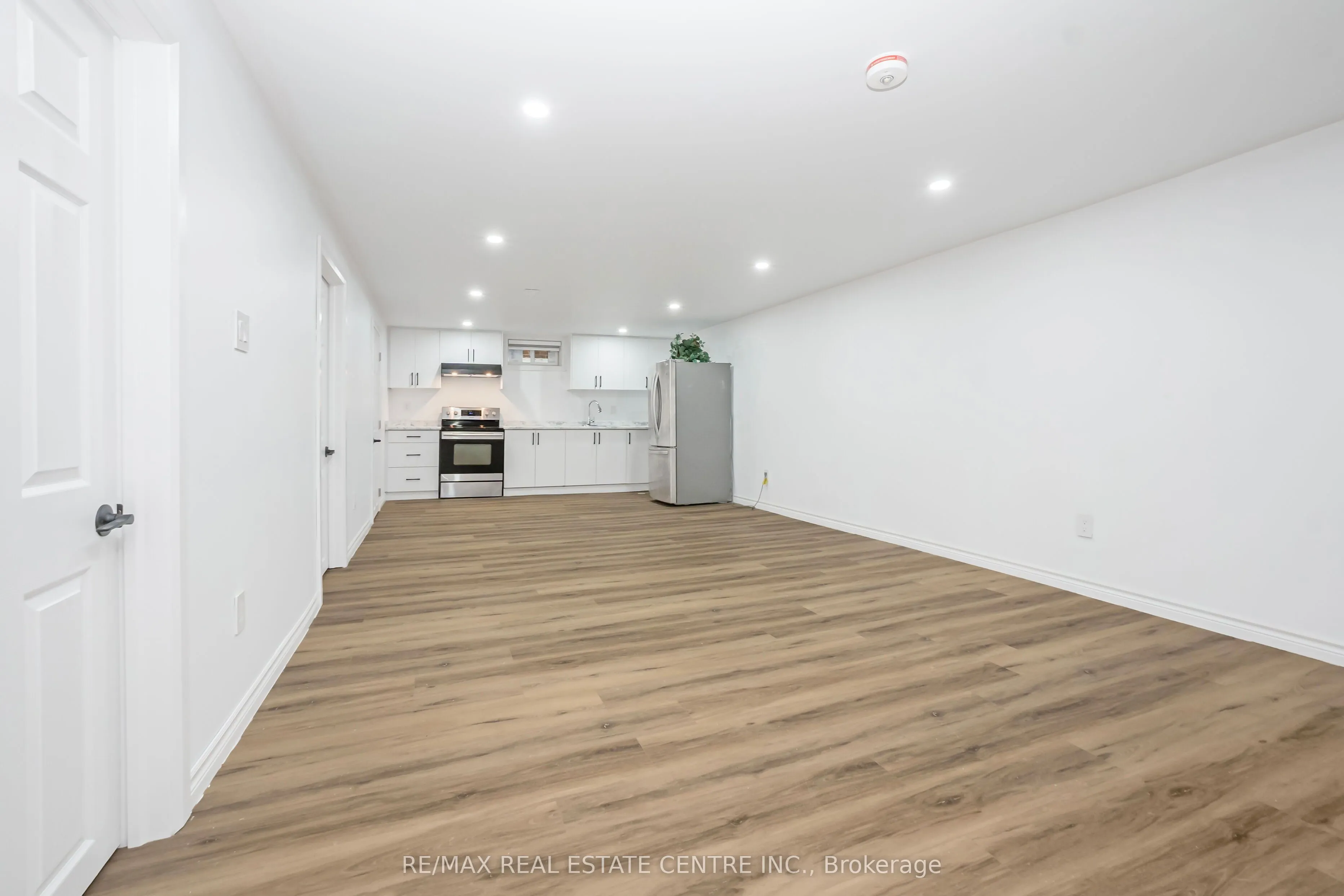 959 Mohawk Road E