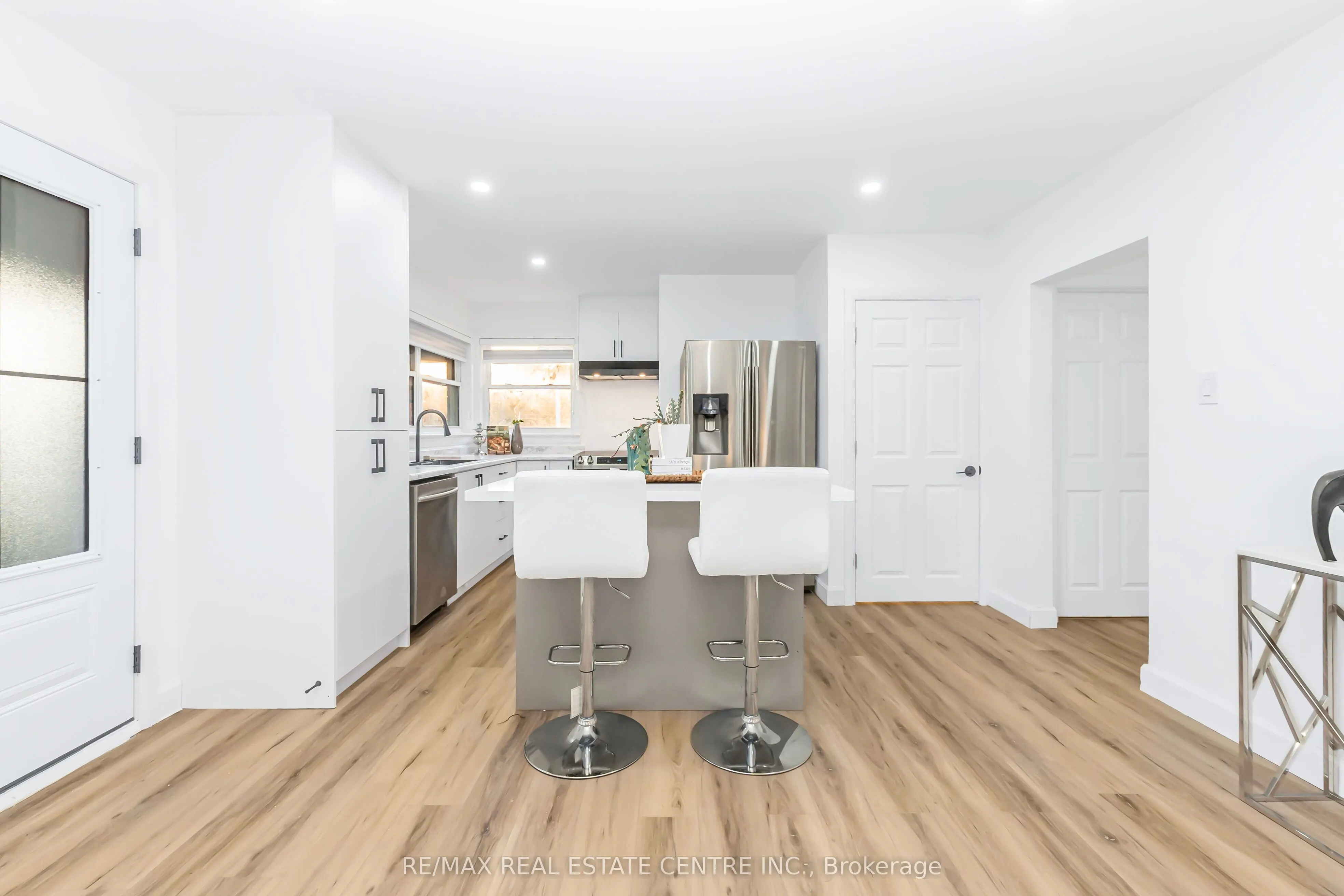 959 Mohawk Road E