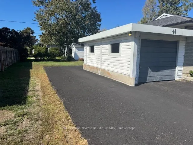 41 Desgroseilliers Street