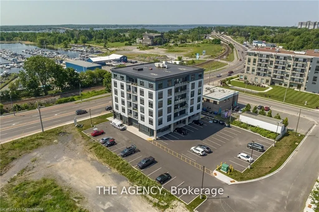 2 Dundas Street W, #402