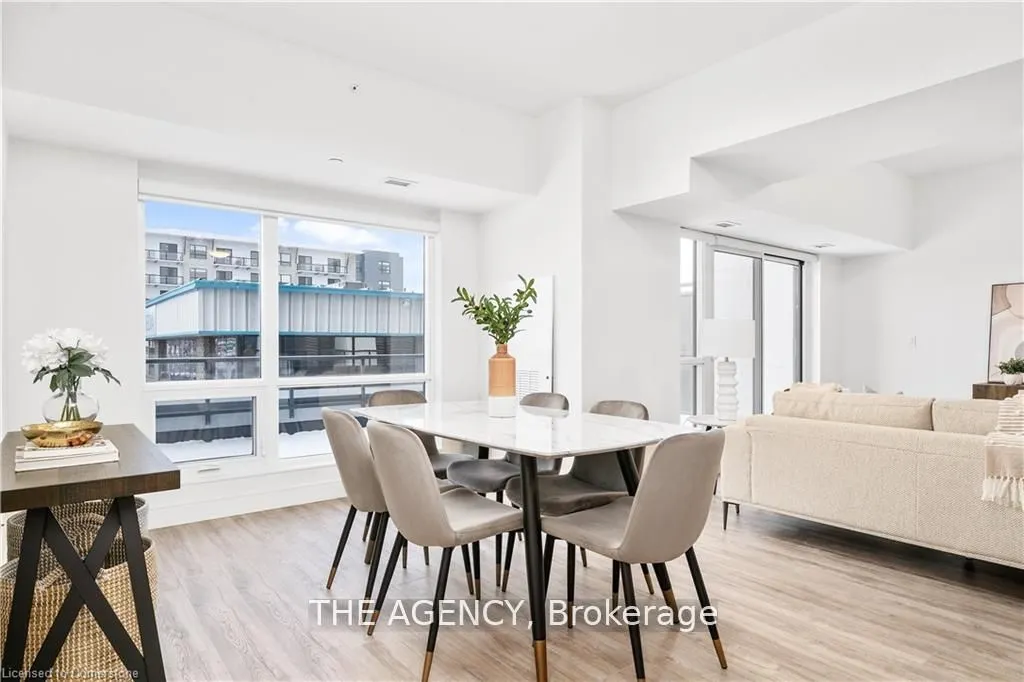 2 Dundas Street W, #402