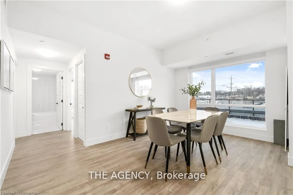 2 Dundas Street W, #402
