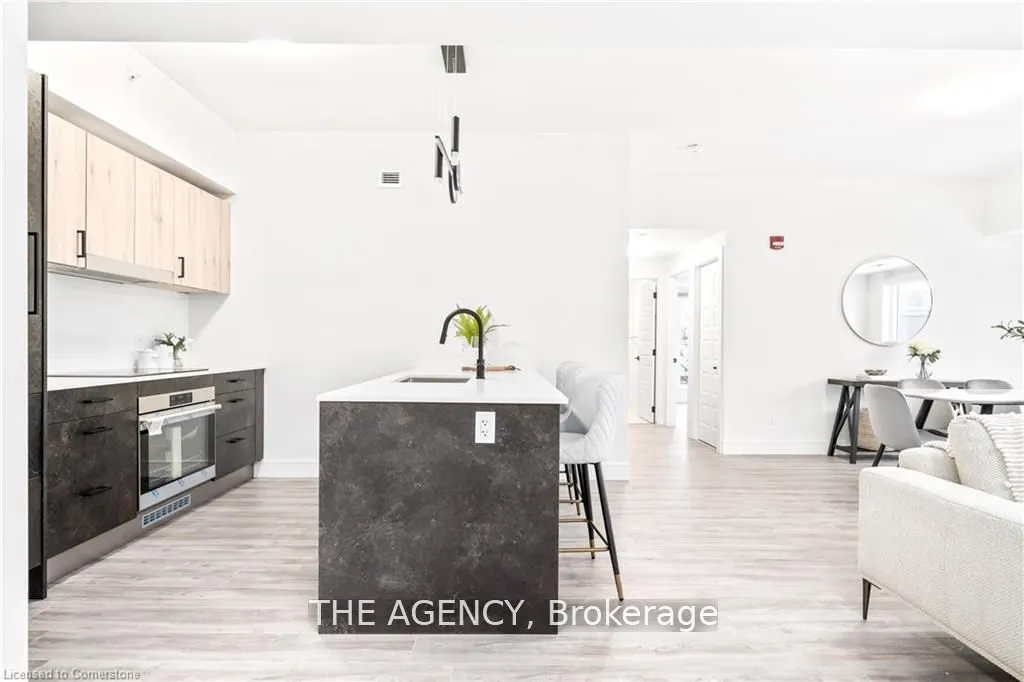 2 Dundas Street W, #402