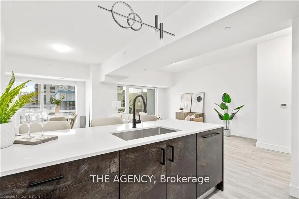 2 Dundas Street W, #402