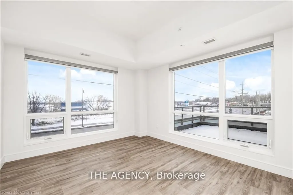 2 Dundas Street W, #402