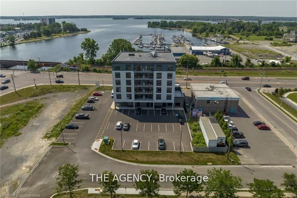 2 Dundas Street W, #402