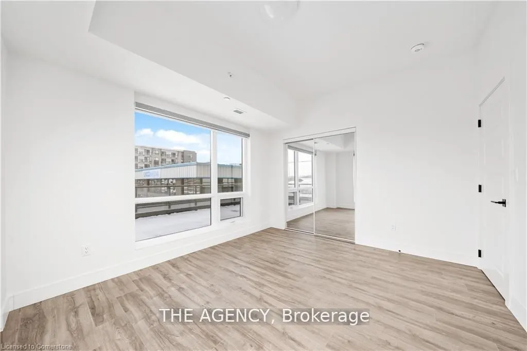 2 Dundas Street W, #402