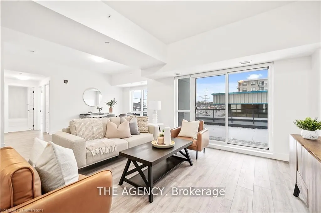 2 Dundas Street W, #402