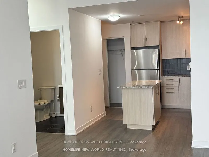 85 Duke Street W, #201