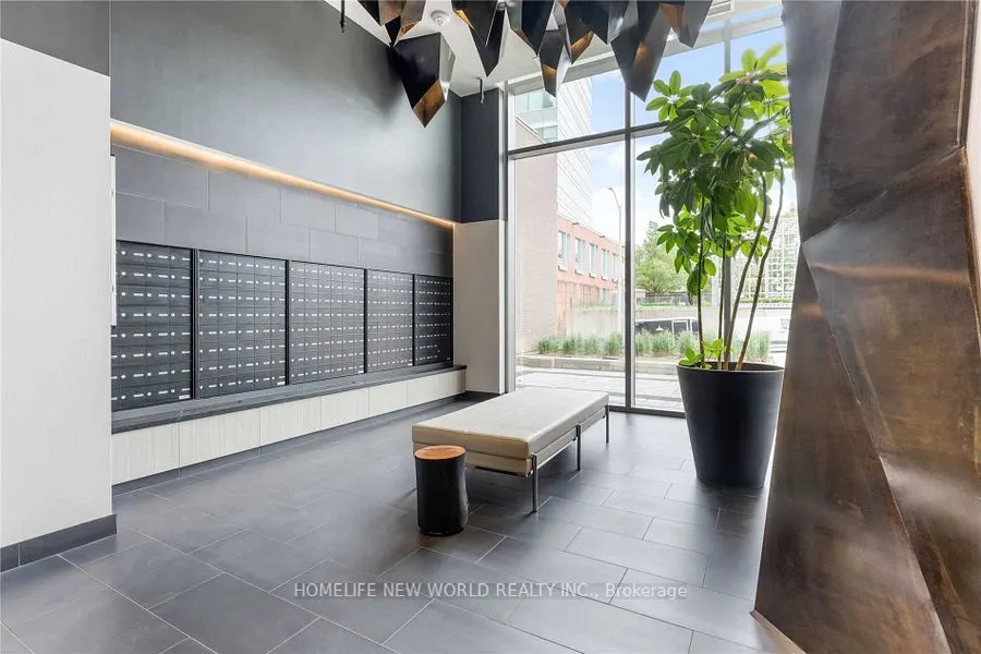 85 Duke Street W, #201